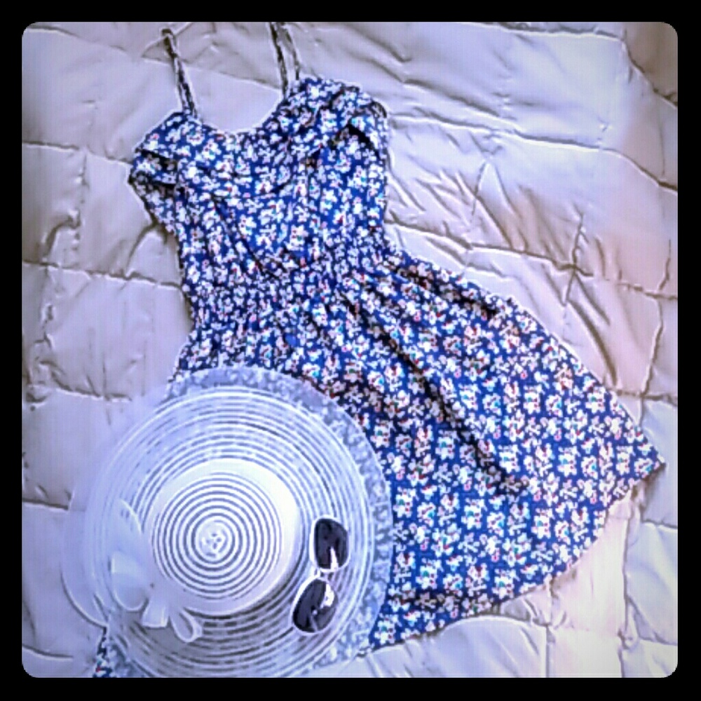 🆑🎉NWOT Xhilaration Floral SunDress